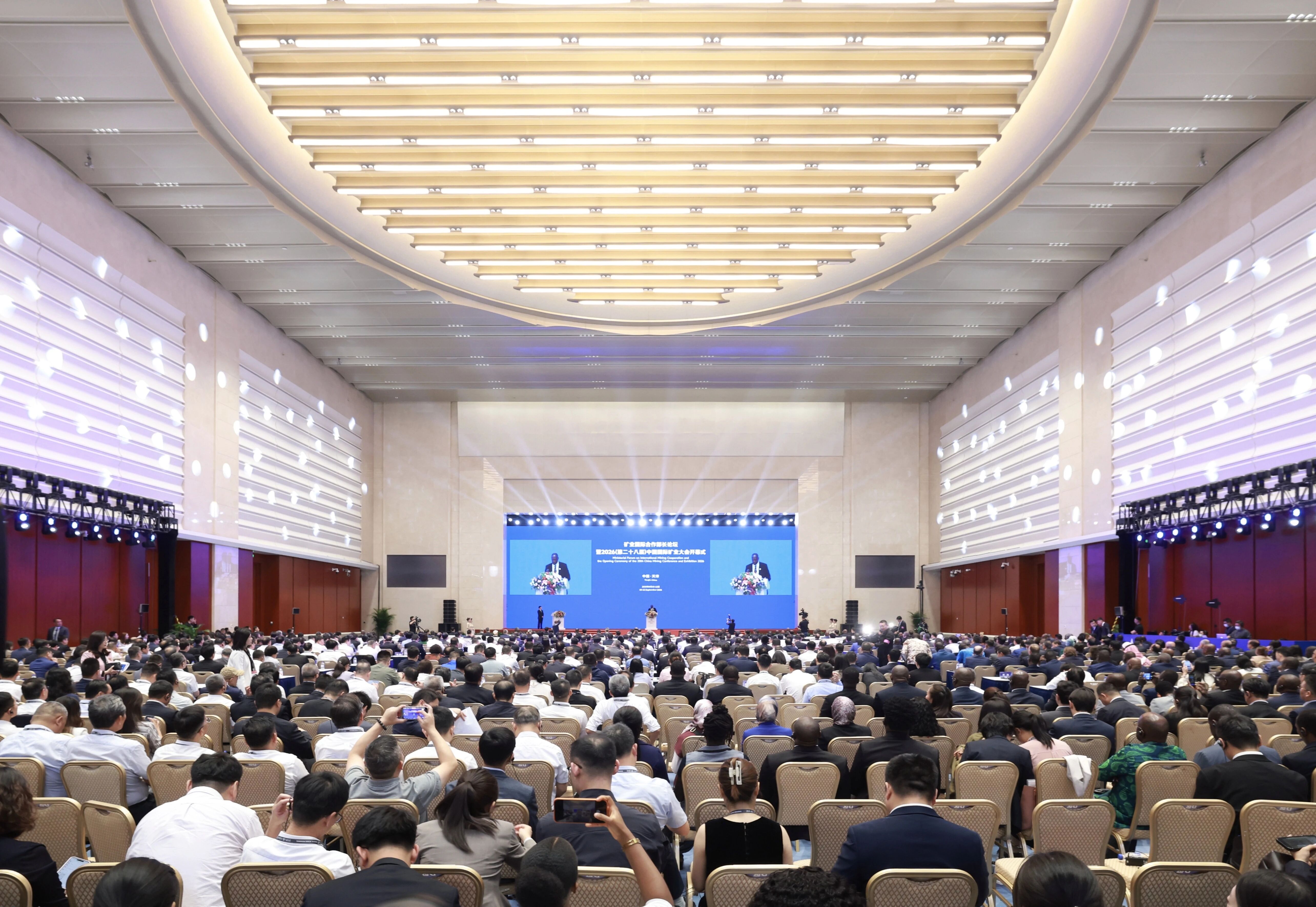 矿业国际合作部长论坛暨2026中国国际矿业大会开幕式在天津举行