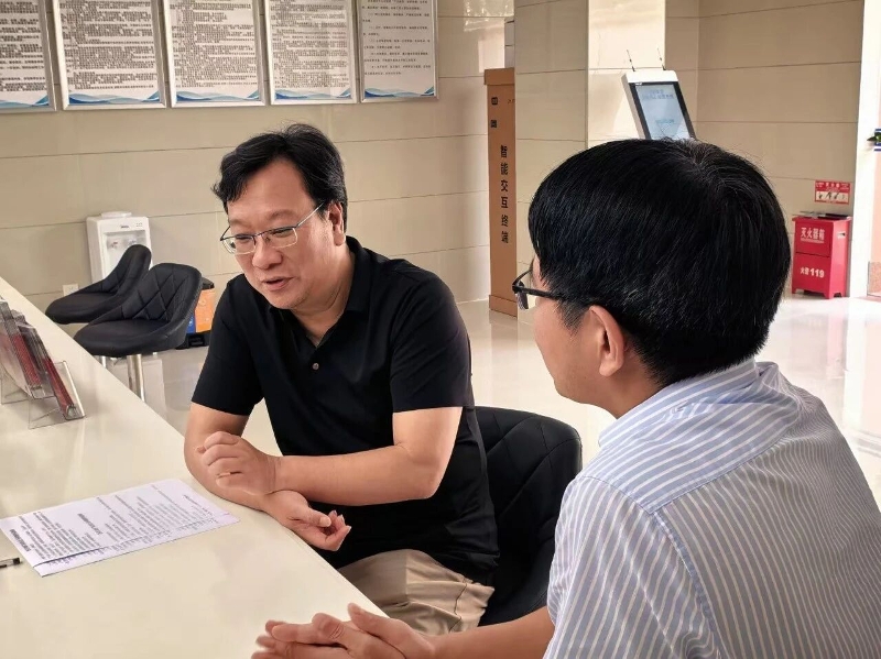 省自然资源厅党组成员、副厅长俞文峰到窗口体验矿产资源勘查、开采许可办理流程